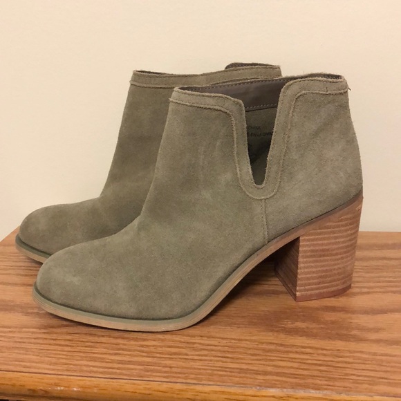 Urban Outfitters Shoes - NEW Beige Suede Booties UO Women’s Size 9